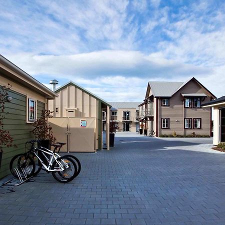 The Mews Oamaru Motel Buitenkant foto