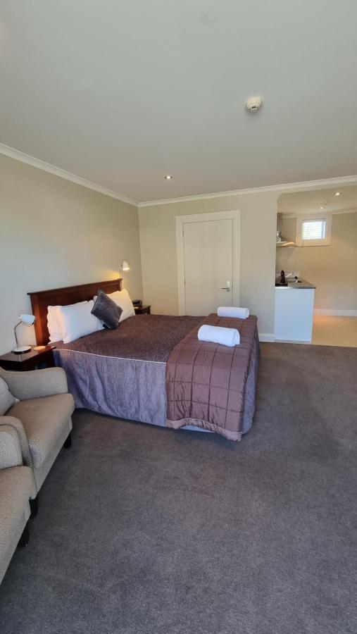 The Mews Oamaru Motel Buitenkant foto