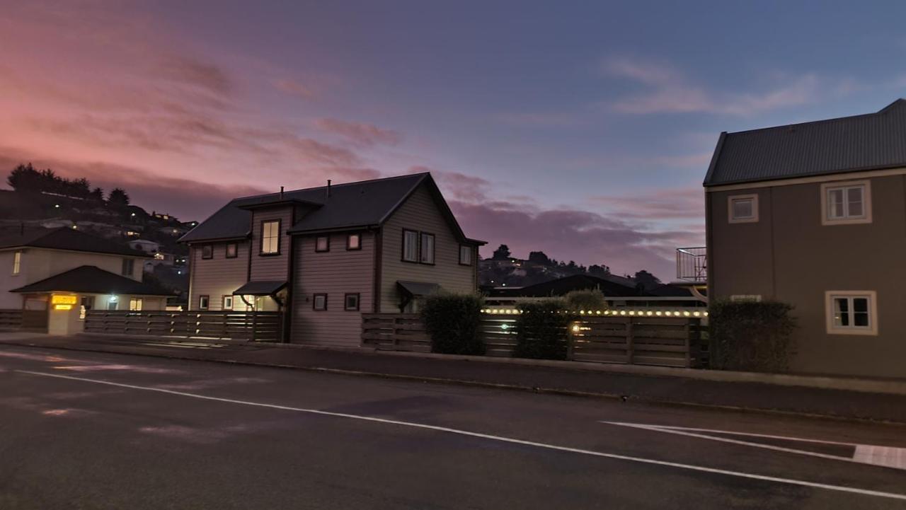The Mews Oamaru Motel Buitenkant foto