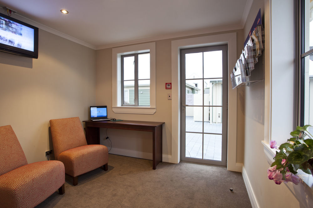 The Mews Oamaru Motel Buitenkant foto