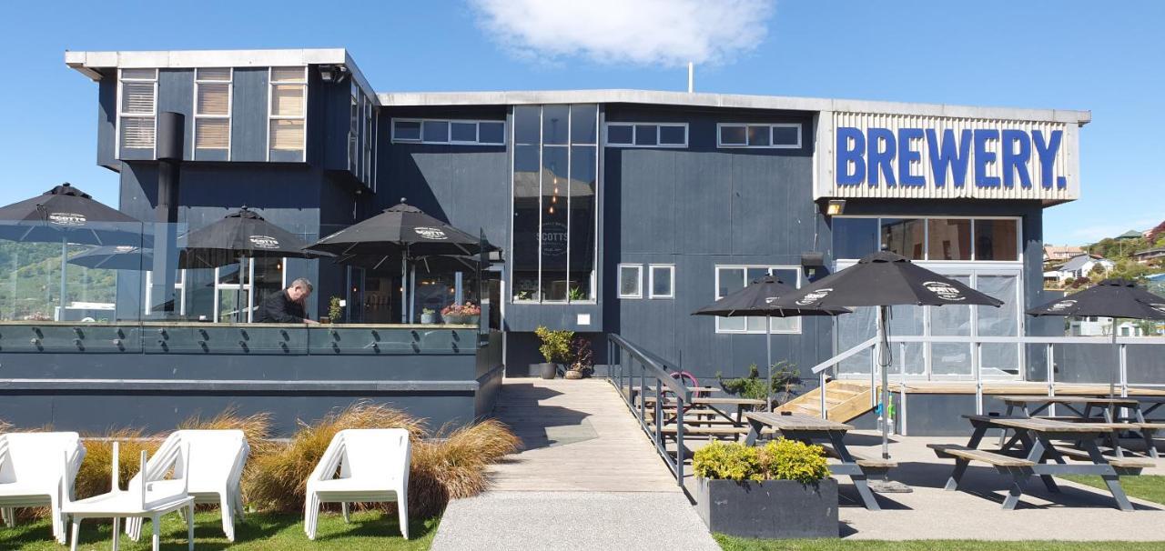 The Mews Oamaru Motel Buitenkant foto